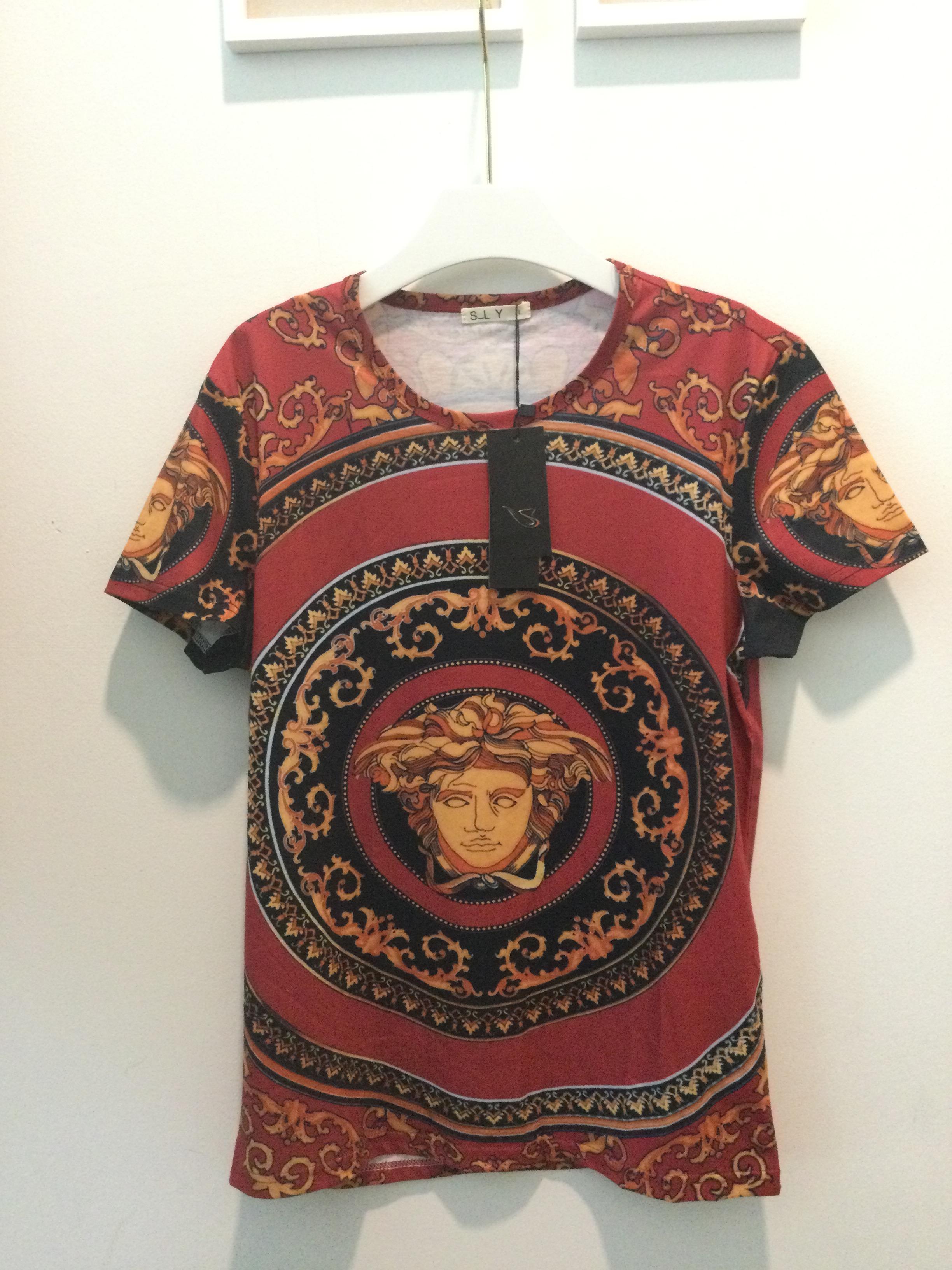 เสื้อลายVersace เสื้อยืดสีแดง