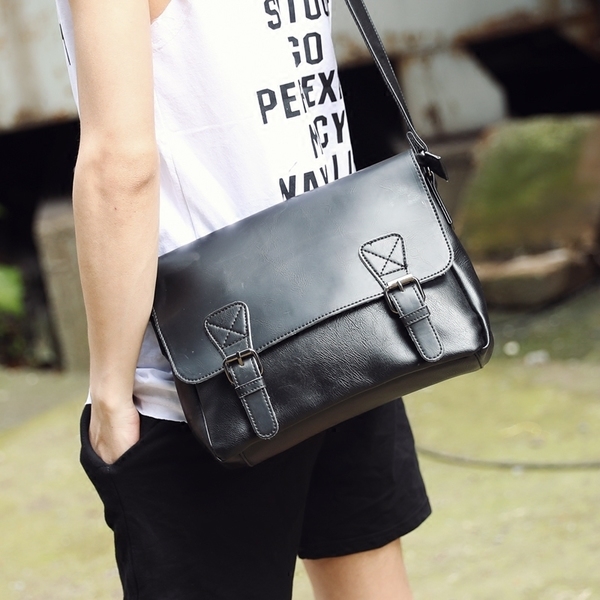 พร้อมส่ง กระเป๋าหนังสะพายข้างผู้ชาย ใส่ Tab 10 นิ้ว Messenger bag