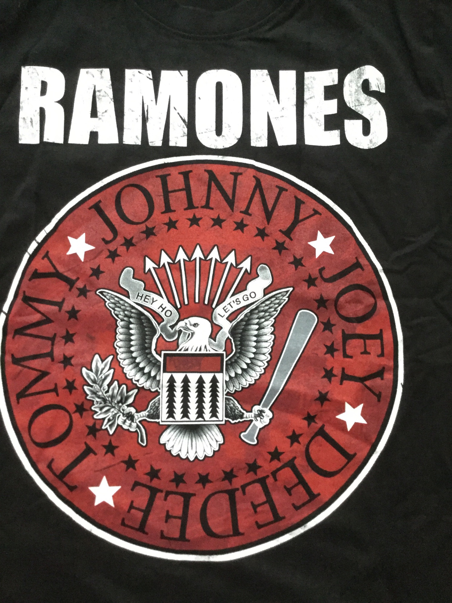 เสื้อยืดร็อค ดีเทลผ่าข้างตอกห่วงเก๋ๆ