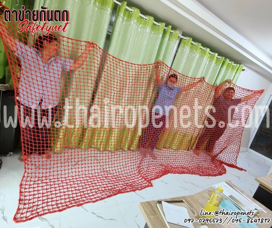 ตาข่ายสีแดง ตาข่ายกันตก Safetynet เชือกโพลีเอสเตอร์ถัก หนา 8 มิล ช่องตา 3x3 นิ้ว ตาข่ายกั้นราวระเบียง รับทำตามขนาดที่ต้องการ