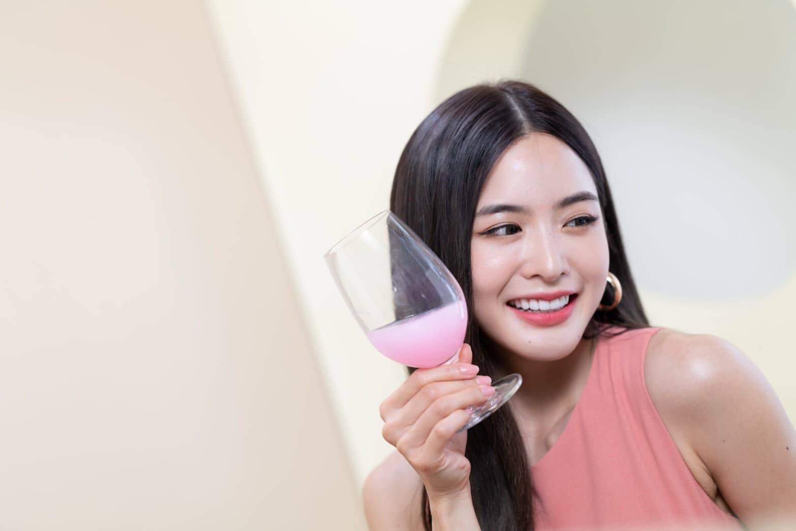 Freya (เฟรญ่า) วิตามินผิวชงดื่มเข้มข้นเพื่อคนผิวมัน กล่อง