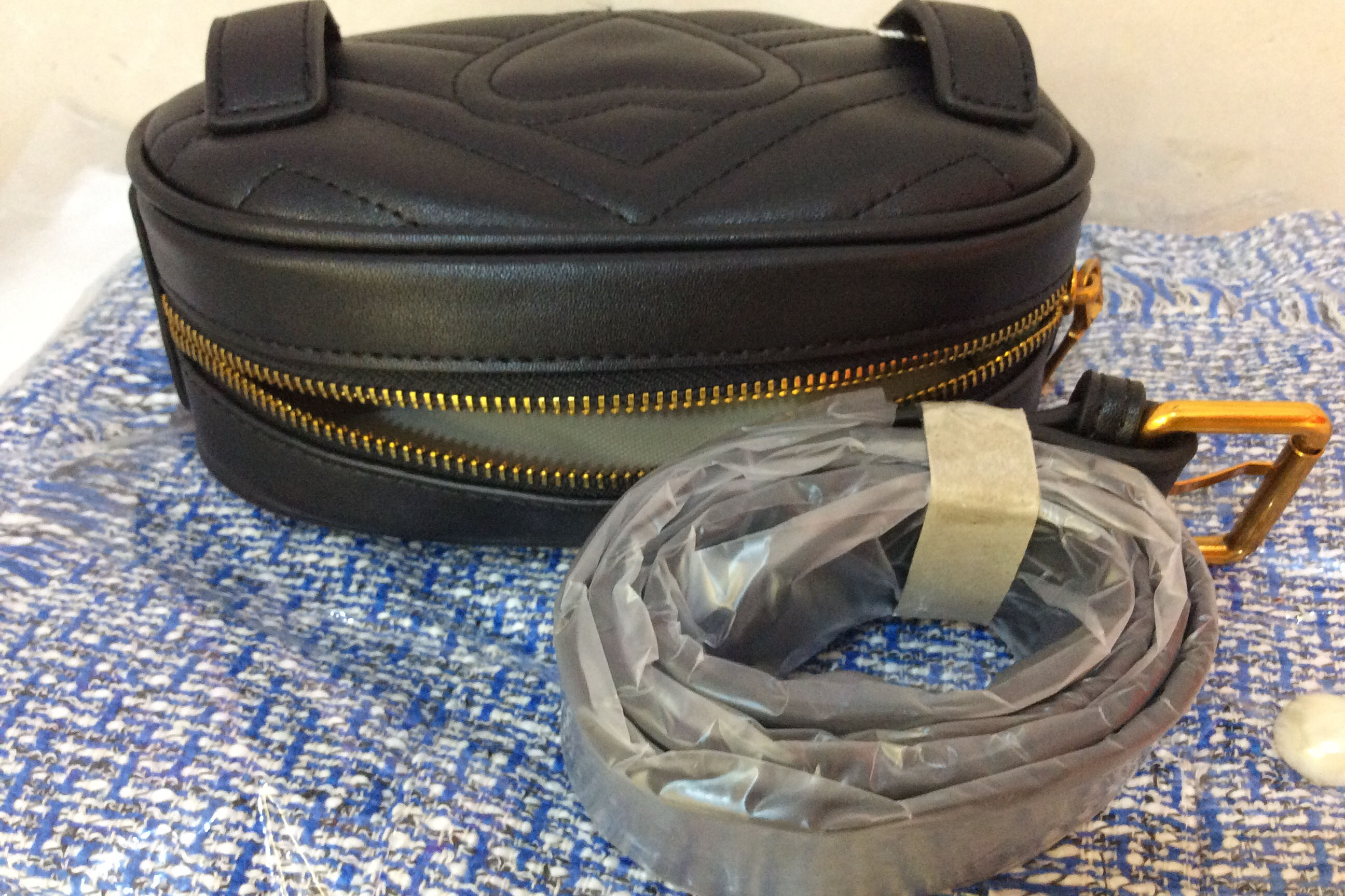 กระเป๋าคาดเอวGucci เป๋า สุดฮิตในเวลานี้ คาดเอวได้ สามรถใส่ไอโฟน 7+ ได้พอดีเดะเลยคะ