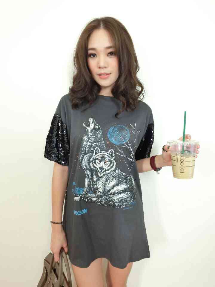 เดรสผ้ายืด/ หรือเสื้อตัวยาว สกีนลาย แขนปักเลื่อมวิ้งค่ะ