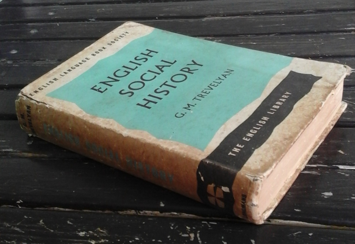 English Social History: A Survey of Six Centuries - Chaucer to Queen Victoria