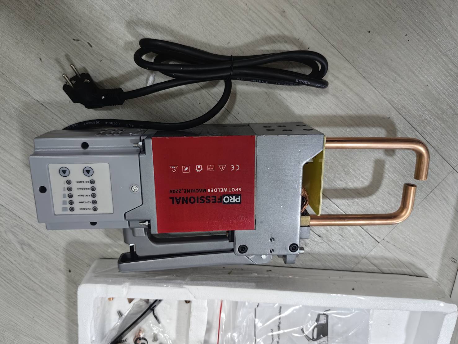 ES37 เครื่องเชื่อมตัวถัง อาร์คสปอต เครื่องอาร์คโลหะ เหล้ก สเตนเลส อลูมิเนียม 0.6-1.5 มิล 8000A