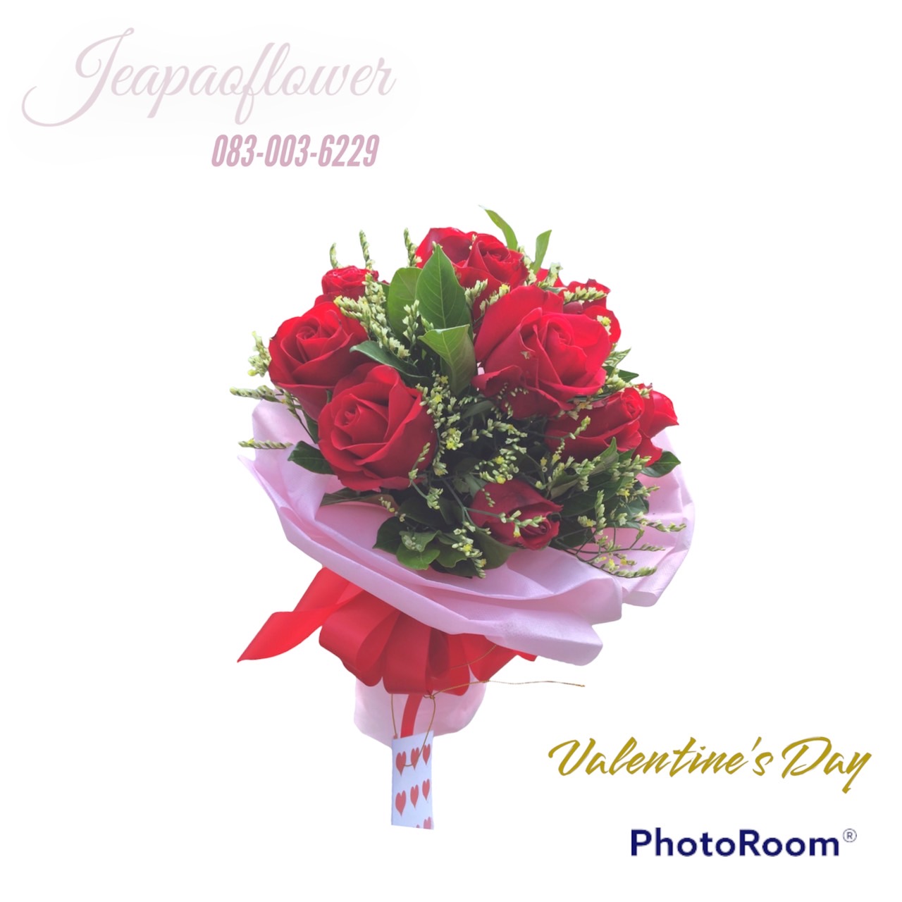 ช่อดอกกุหลาบสีแดง ดอกไม้สด ห่อด้วยกระดาษสาสีชมพู