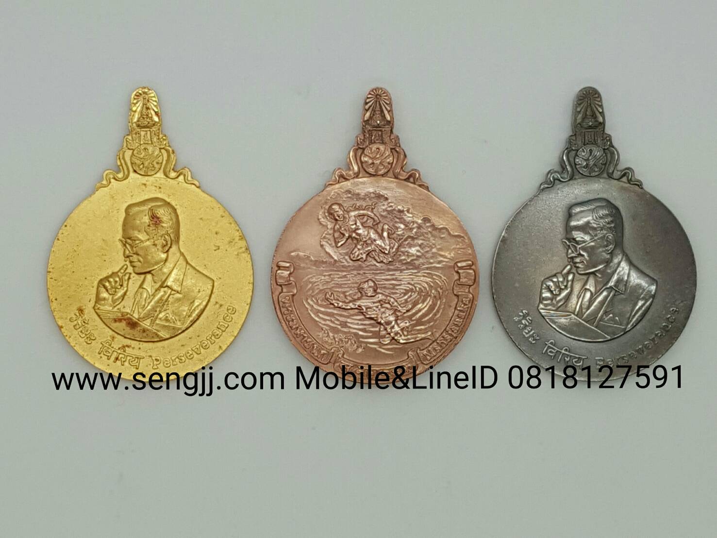 เหรียญที่ระลึกมหาชนก ทอง-เงิน-นาค เล็ก (มีหนังสือ)