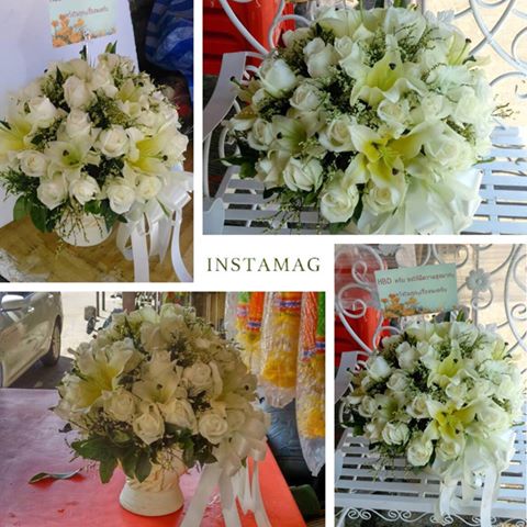 แจกันดอกไม้สดสีขาว