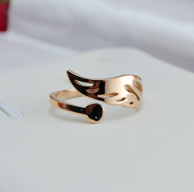 “เช็คสินค้าทัก line ก่อนโอนนะคะ” แหวนสำหรับผิวแพ้ง่ายFeather Ring