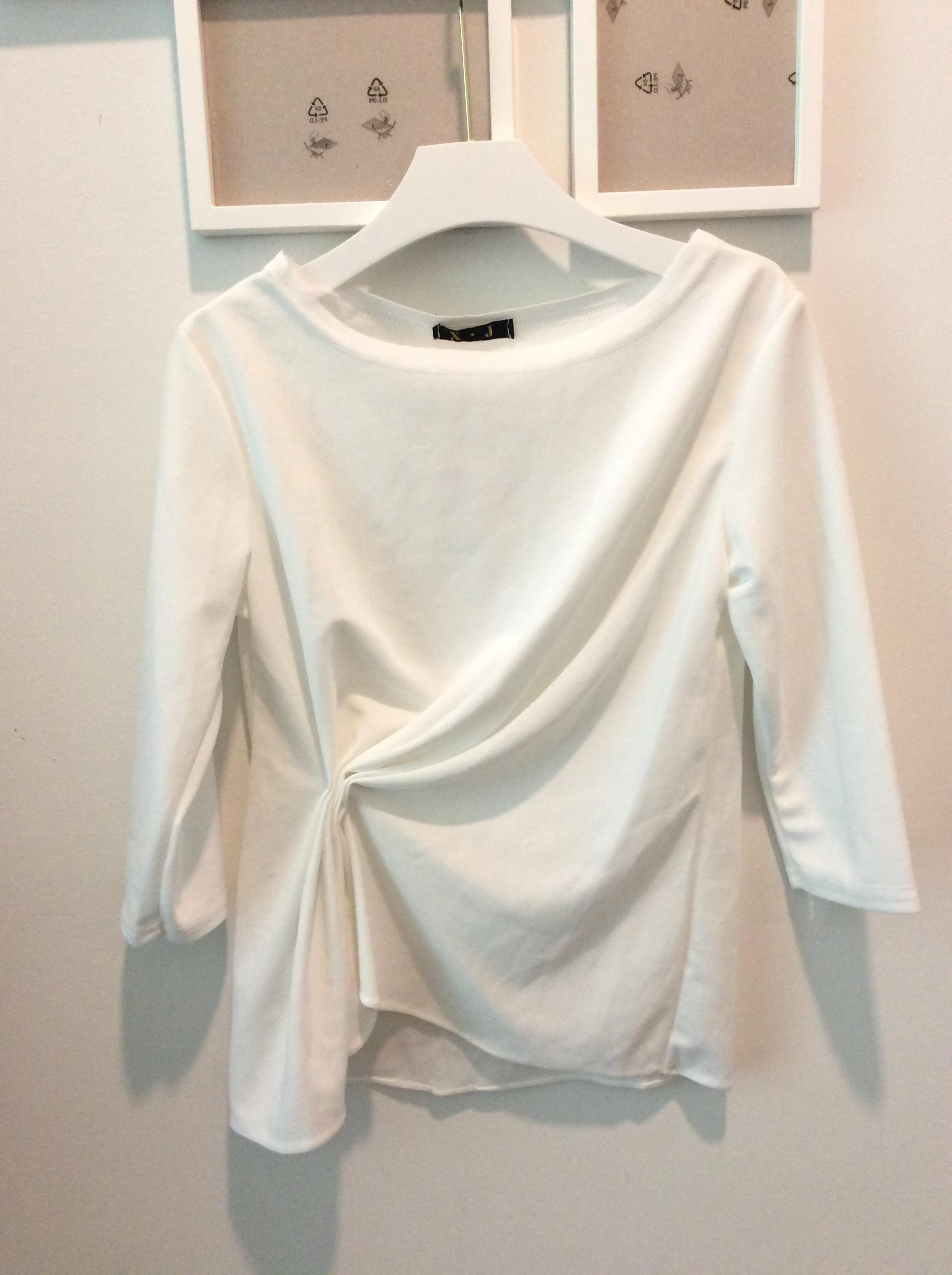 เสื้อคอปาดแขน3ส่วนสีขาว