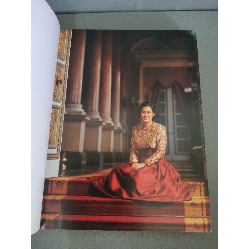 ทอสีเทียบฝัน จิตรกรรมฝีพระหัตถ์ ใน สมเด็จพระเทพรัตนราชสุดาฯ สยามบรมราชกุมารี 2538 ปกอข็ง