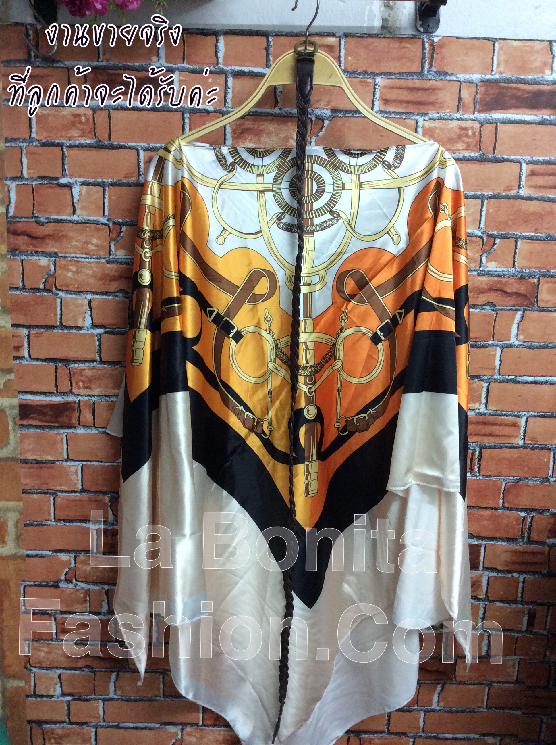 New Arrival HOT HIT Hermes 2016 เสื้อคลุม คอปาด เสื้อทรงวี. ทรงคล้ายผ้าพันคอ เนื้อผ้าลื่น งานชนช้อป งานสกรีนคอชัด เหมือนช้อปเป๊ะ คุณลูกค้า ใส่เสื้อกล้ามตัวในแล้วใสทับ จัดเซทคู่กับกางเกงตัวเก่งของคุณ แม่ค้าใจดีแถมเข็มขัด ถักเปีย ใส่รัดเอว ดูคุณนายอย่าบอกใค