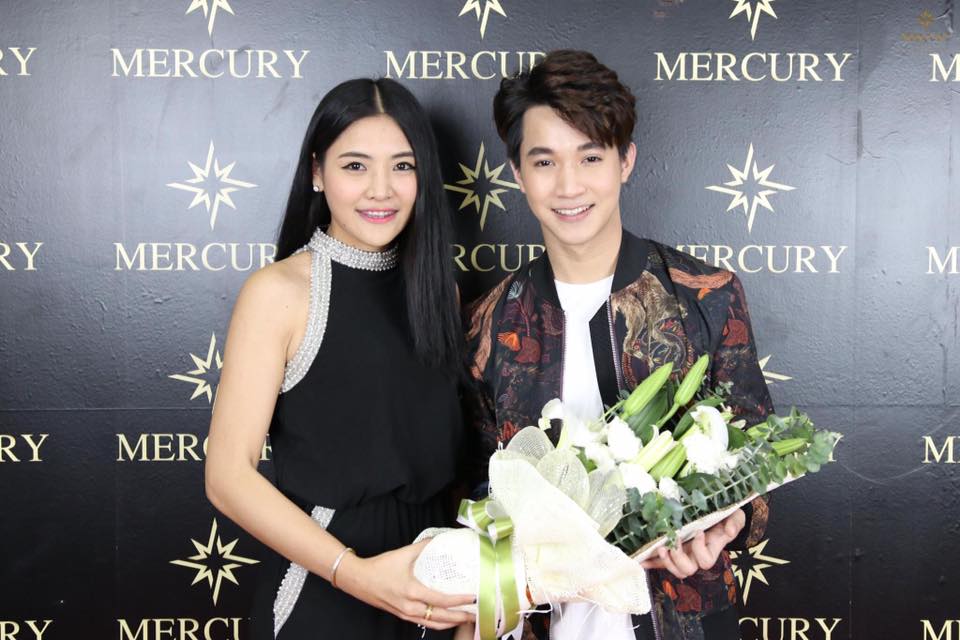 ช่อดอกไม้แสดงความยินดี