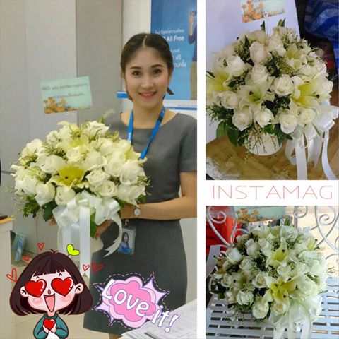 แจกันดอกไม้สดสีขาว