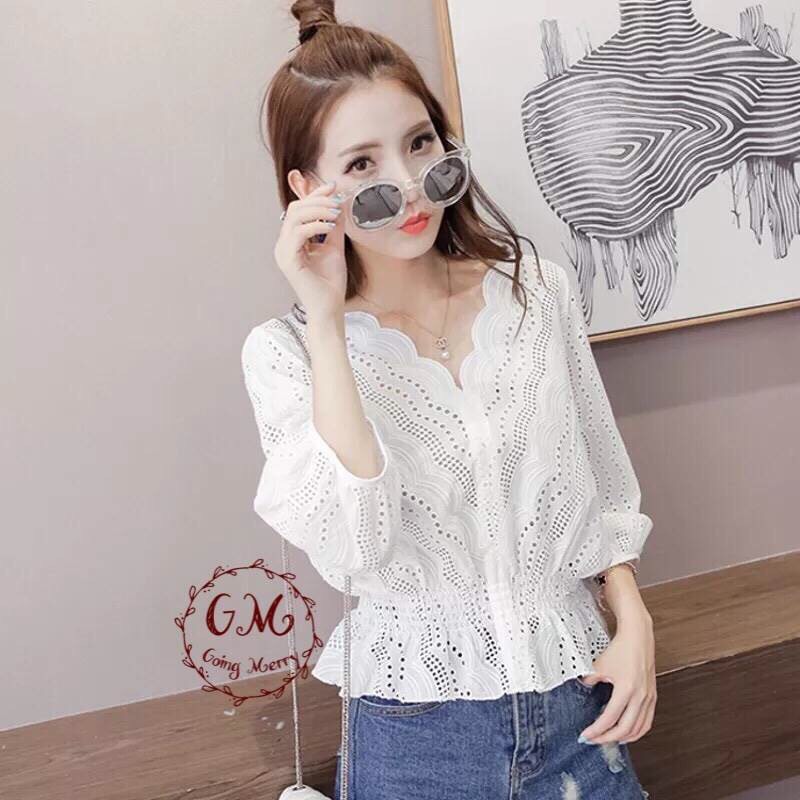 เสื้อผ้าป่าน คอวี งานฉลุทั้งตัว จั๊มเอวและปลายแขน งานสไตล์เกาหลี แมทได้หลายสไตล์ค่ะ ใส่ไปชิวๆ เก๋ๆ รับลมร้อนกันค่ะ