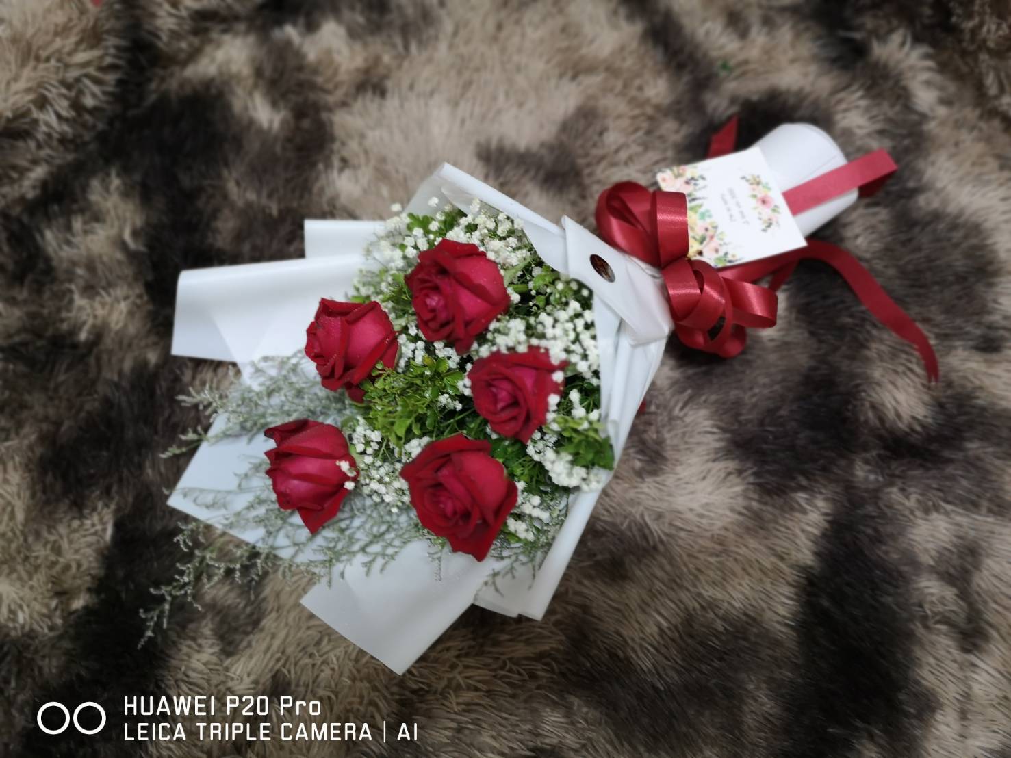 ช่อดอกกุหลาบแดง 5 ดอก มอบเป็นของขวัญสุดแสนพิเศษ ในวันสำคัญต่างๆ สำเนา