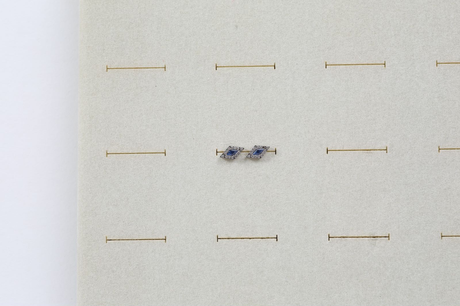 “เช็คสินค้าทัก line ก่อนโอนนะคะ”ไทเทเนี่ยม 100% ต่างหูสำหรับผิวแพ้ง่าย Diamond จิวแป้นแบนขันน็อต ขนาดก้านปกติ ราคา/ข้าง ETC133