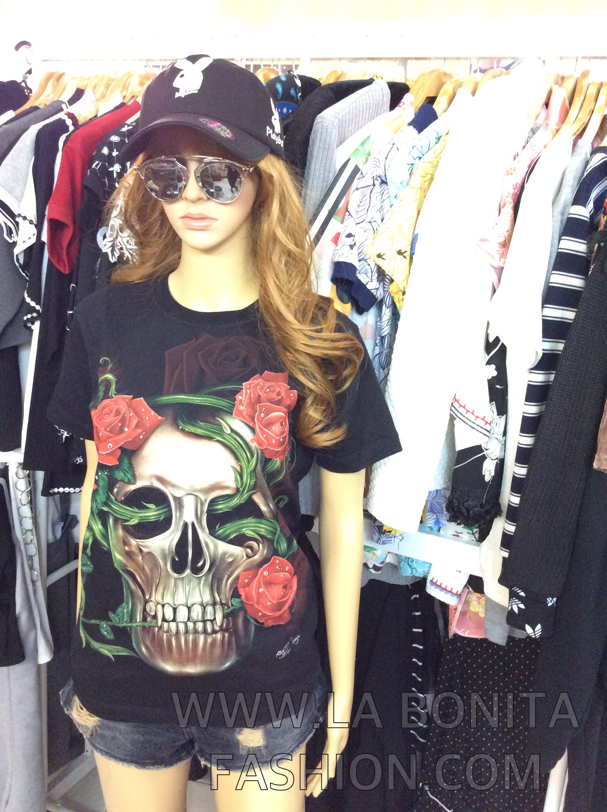 เสื้อยืดวินเทจหญิง สกรีนลายหัวกระโหลกประดับดอกกุหลาบสีแดง ลายสวยมากๆๆๆ แนะนำเลยค่ะ