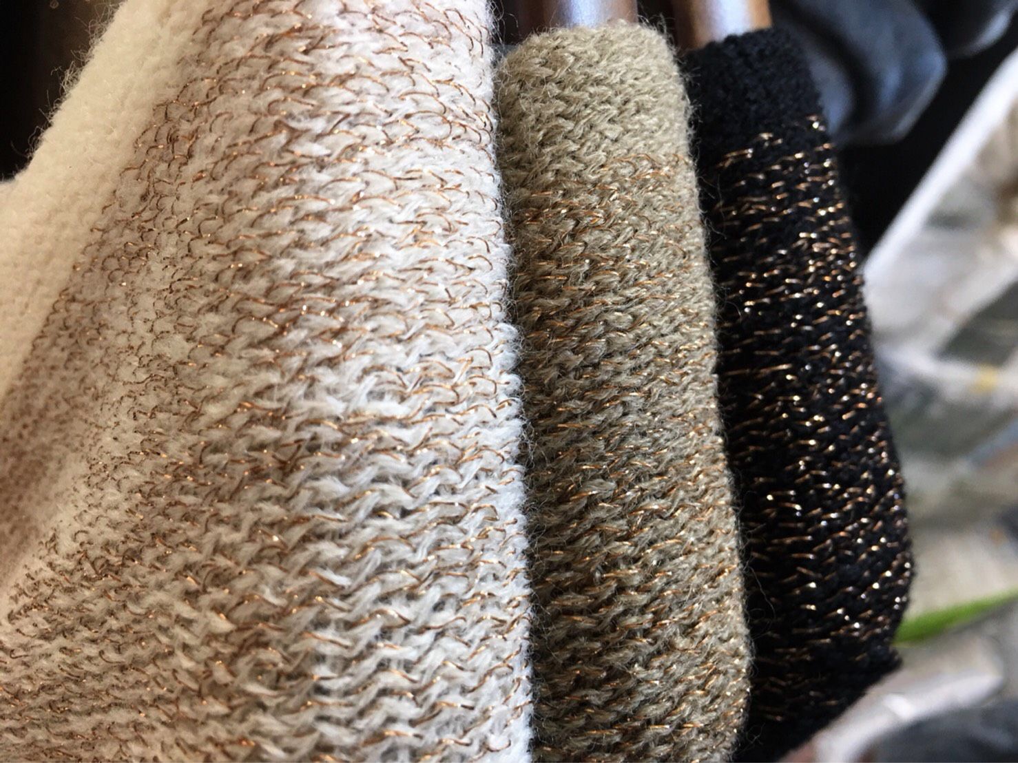 เสื้อคลุมไหมพรมบาง ตัดลายกริสเตอร์ ชายฟริ้ง งานน่ารักมากๆค่า