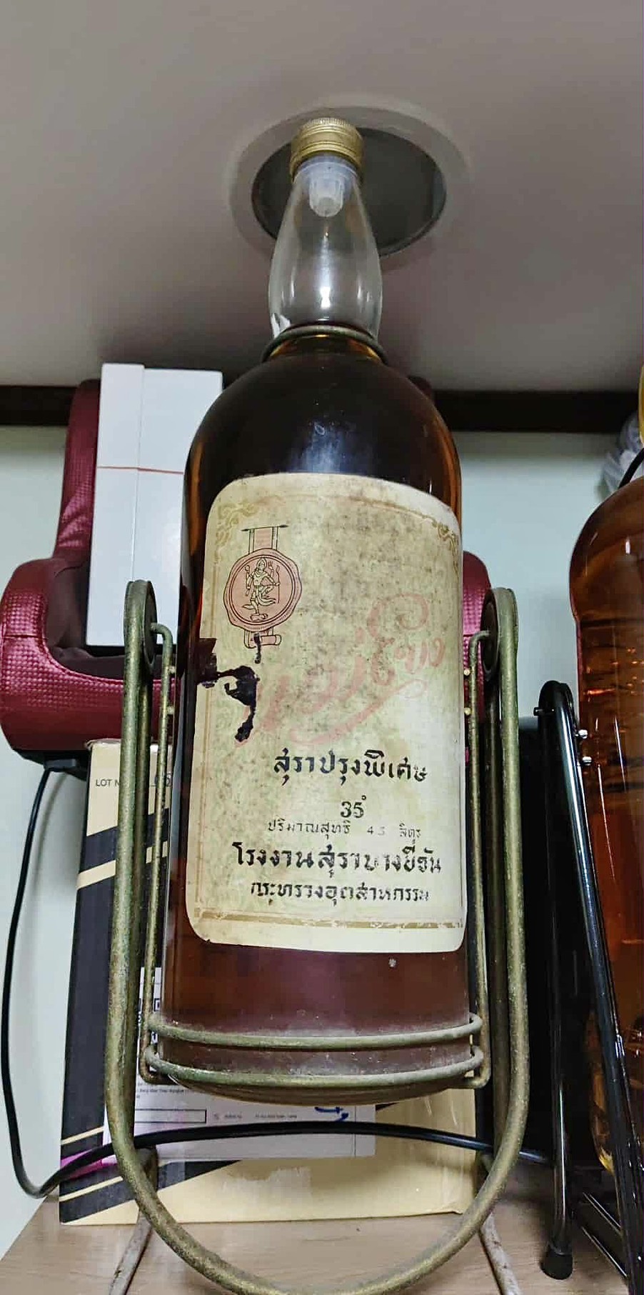 แม่โขงขวดใหญ่ เหล้าแม่โขง ขนาด4ลิตรครึ่ง พร้อมฐานตั้ง