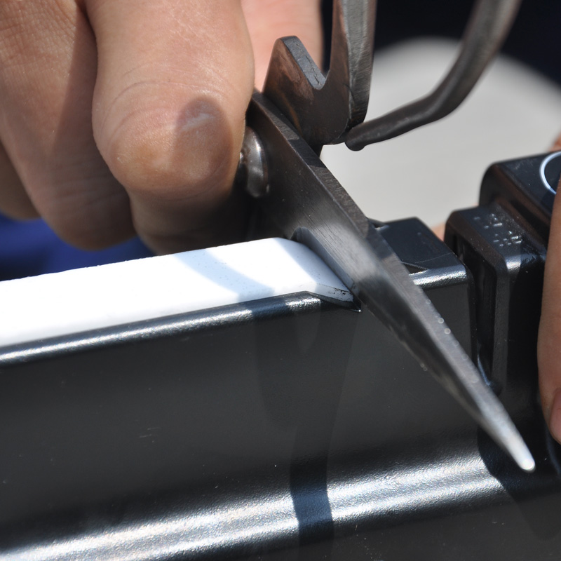 S03 ที่ลับมีด- กรรไกร รุ่นใช้ง่าย สบายกระเป๋า