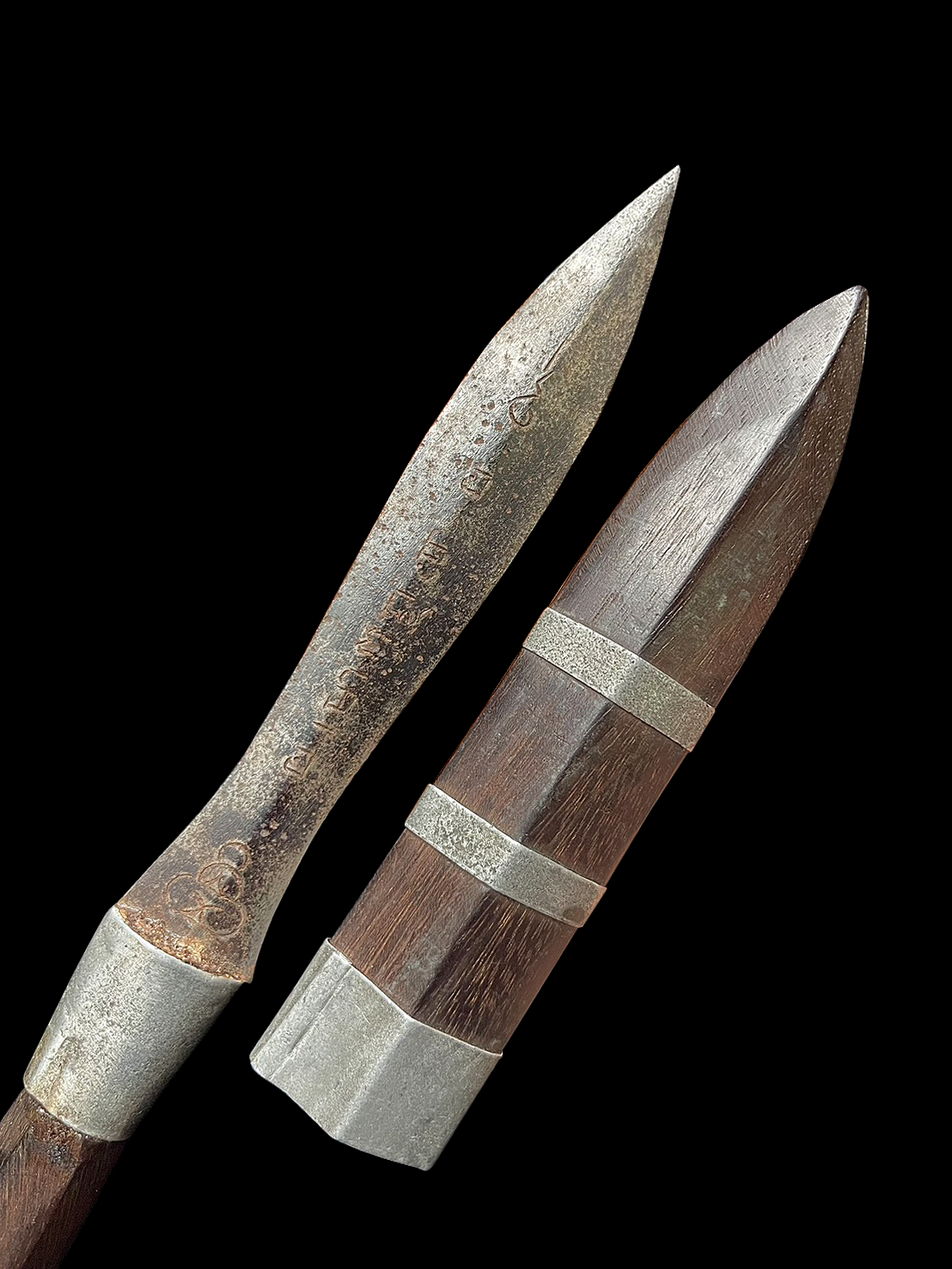 มีดหมอหลวงพ่อรุ่งวัดหนองสีนวล นครสวรรค์ ไม้พญางิ้วดำ ยุคต้น