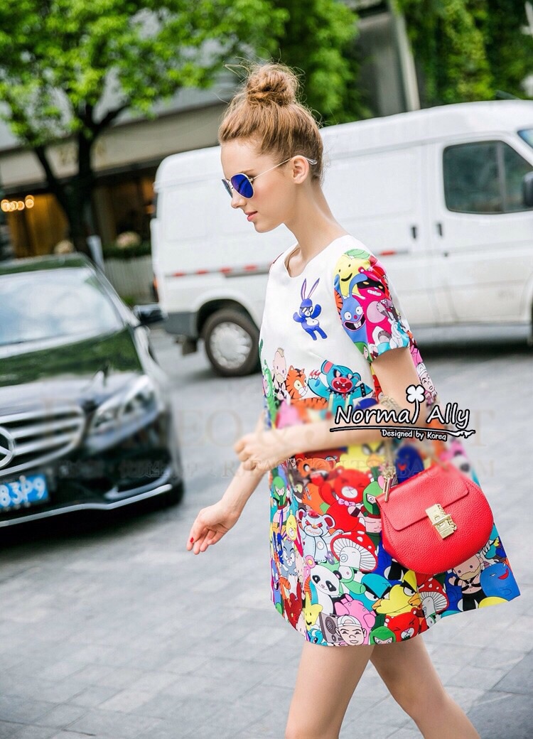 เดรสน่ารักๆ จร้า ผ้าสวยมากค่ะ เป็นผ้าเนื้อไม่บางค่ะอยู่ทรงสวย ตัวผ้ามีความลื่นๆ ค่ะ