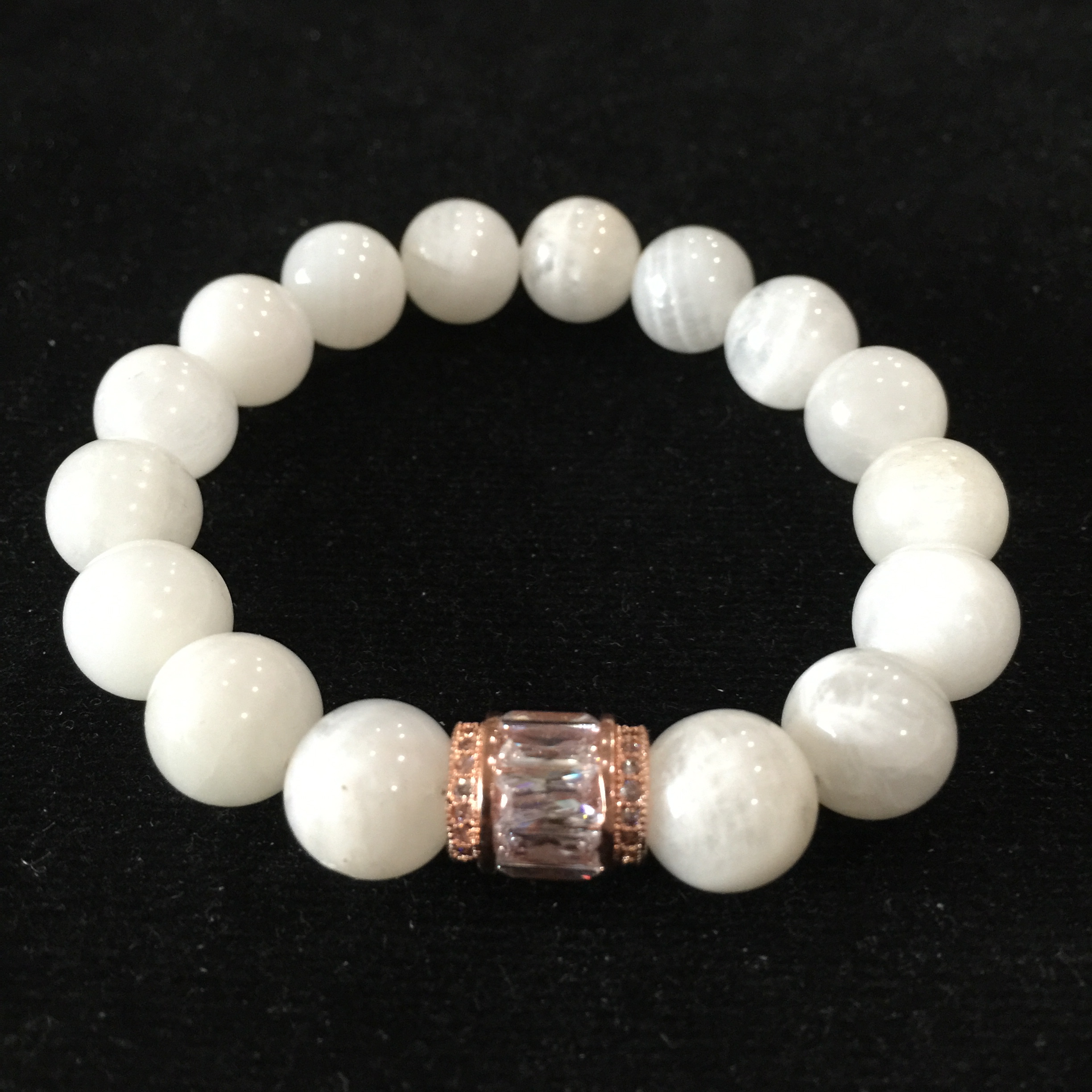 Moonstone มูนสโตน Moonstone 10 มม ประดับเพชรโคลนนิ่งงานละเอียดเหมือนงานเพชร เสริมเสน่ห์แห่งความเป็นหญิง ดึงดูดเพศตรงข้าม