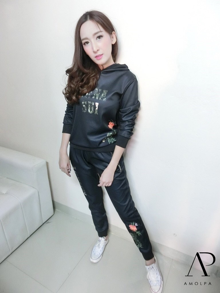 พร้อมส่ง !!! เสื้อมีฮู๊ด+กางเกง สีดำ แบรนด์ ANNA SUI งานดีมาก ของมีจำนวนจำกัด รีบสั่งเลยจ้า