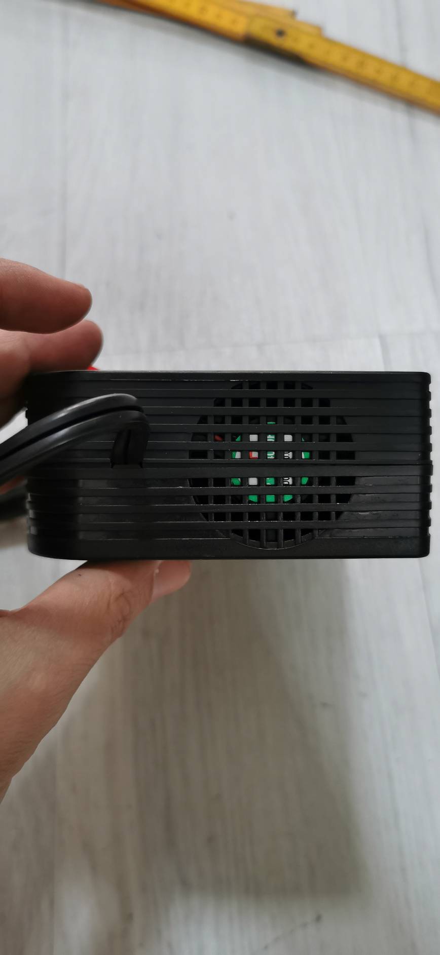 ADE15 ตัวแปลงไฟรถ 12V เป็นไฟบ้าน 220V รุ่นมีช่อง USB สำหรับเครื่องใช้ไฟฟ้าไม่เกิน 300 วัตต์