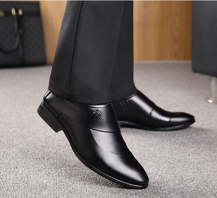 รองเท้าคัชชู ผู้ชาย หนัง PU สีดำ ใส่ทำงาน แบบสวม มีส้น