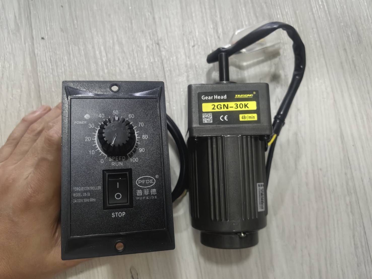 MO48 มอเตอร์เกียร์ปรับความเร็วได้ Ac 220V 6W เกียร์แบบอะซิงโครนัสเฟสเดียวปรับความเร็วได้
