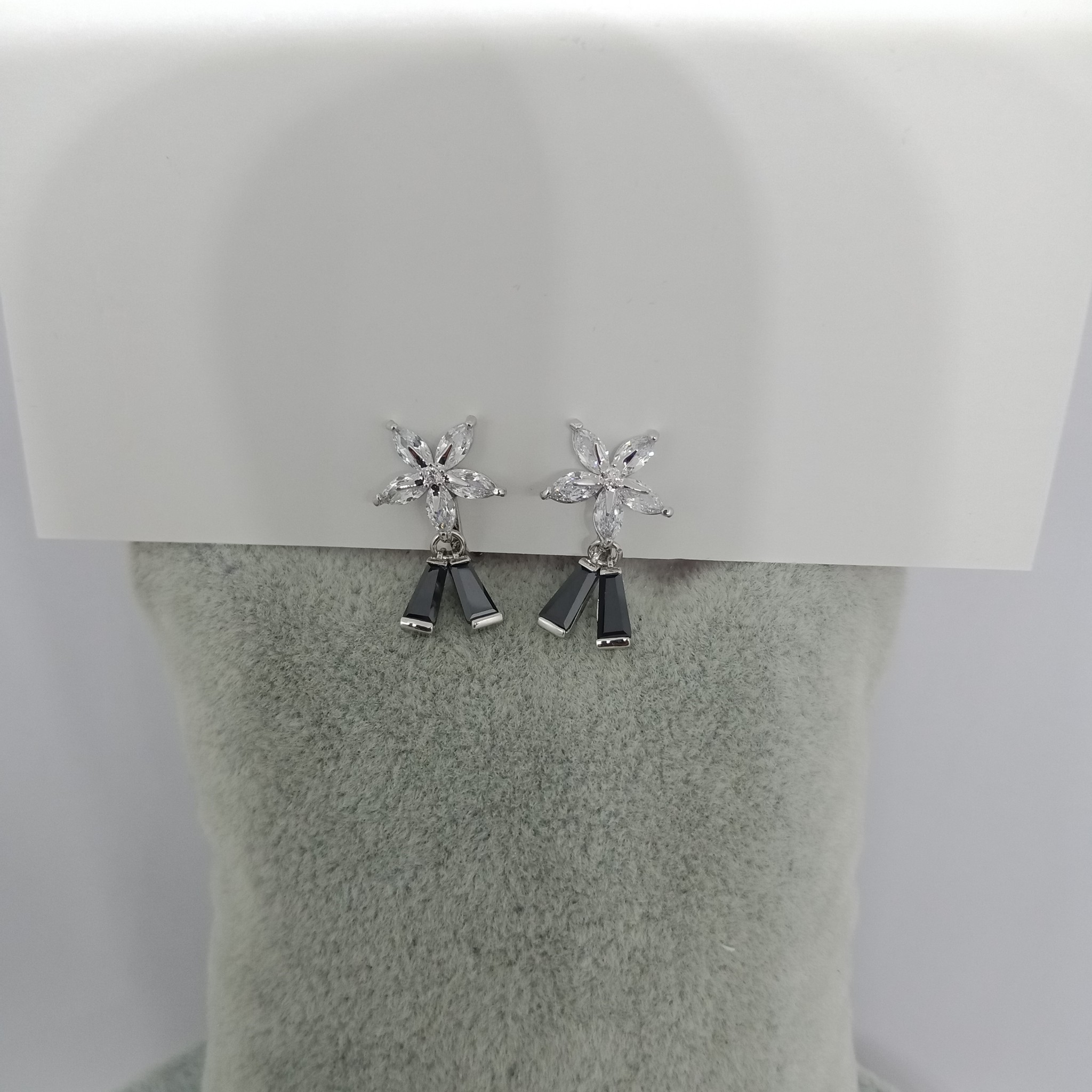 ต่างหูหนีบ Baby Fleur มีซิลิโคนรอง หนีบไม่เจ็บ เงินแท้92.5% ไม่เจาะหูก็สวยได้_EC259