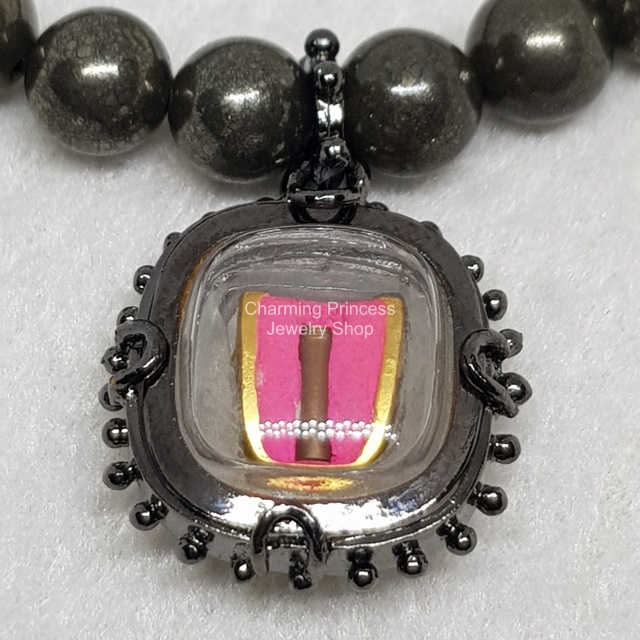 หน้ากากขุนแผนหน้าทอง อาจารย์สุบิน นะหน้าทอง พุทธคุณ มหาเสน่ห์ หลงใหล เข้าหาผู้ใหญ่ เมตตา ร้อยพร้อม ไพไรต์ เรียกเงินเรียกทอง *เป็นความเชื่อส่วนบุคคล โปรดใช้วิจารณญาณในการตัดสินใจ*