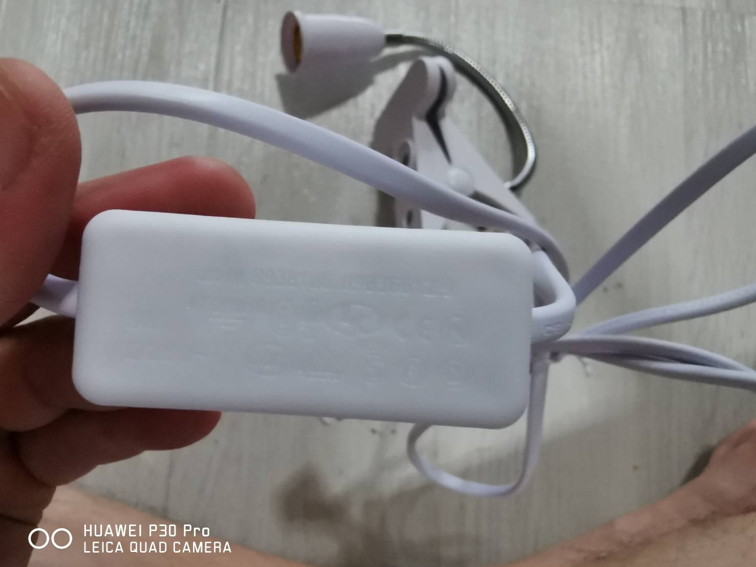 OT106 ขั้วต่อสายอ่อนหลอดไฟ E27 ยาว 20cm แบบมีสวิทซ์ เปิด-เปิด