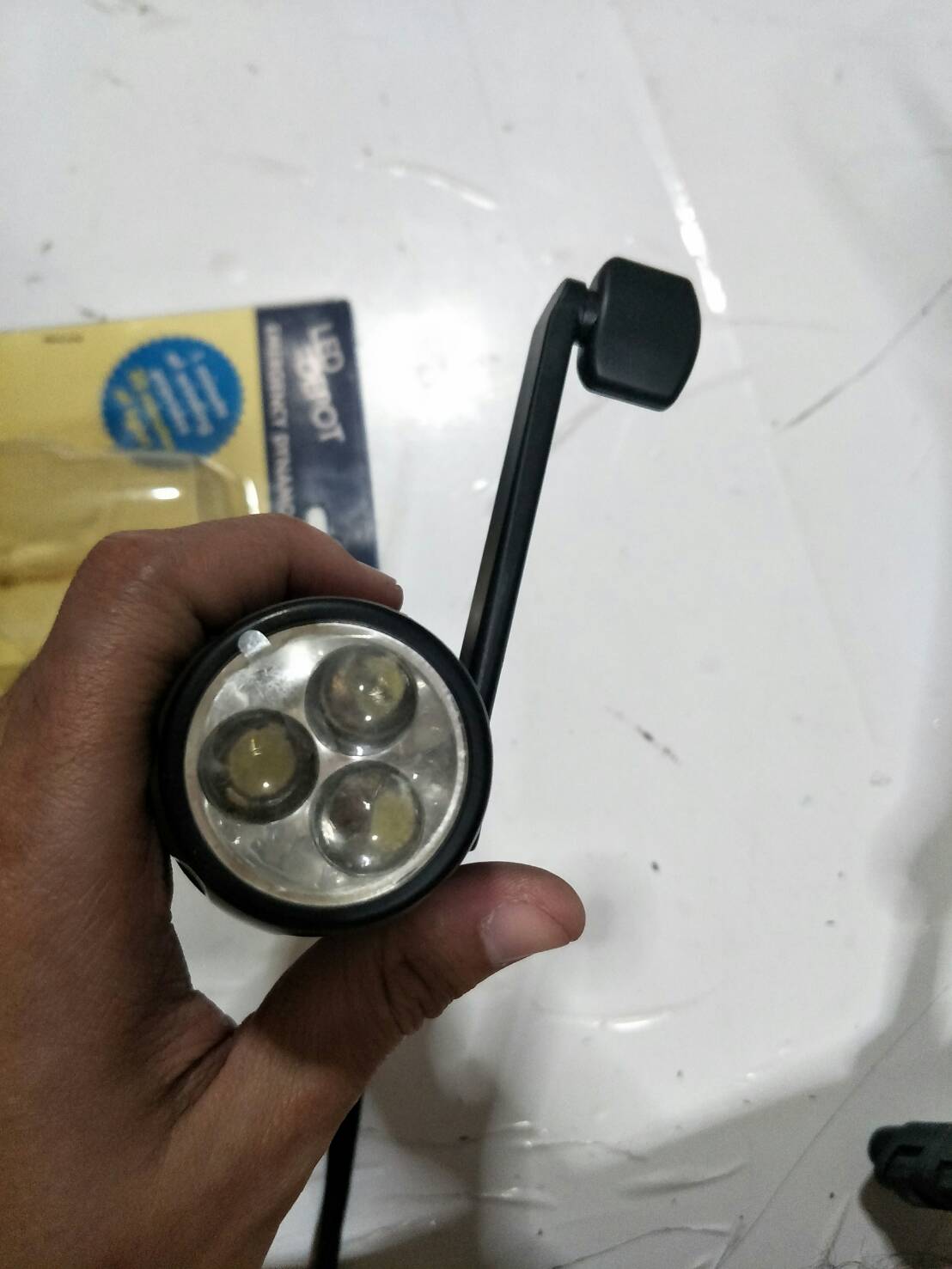 OT86 ไฟฉายมือหมุนพกพา ไม่ใช้แบต สำหรับ เดินป่า ติดรถ