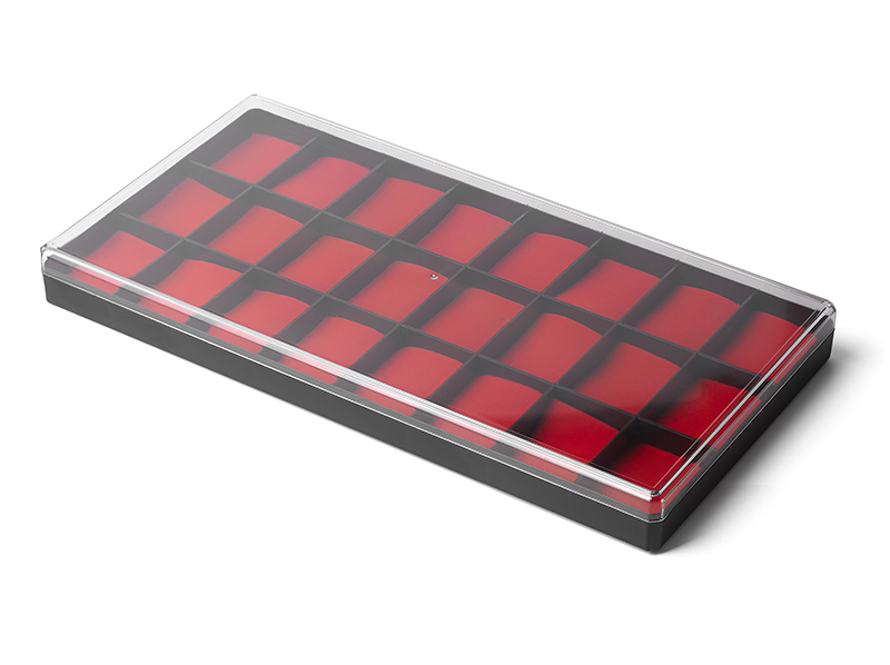 กล่องใส่พระ ถาดใส่พระ กล่องใส่เครื่องประดับ 24 ช่องใหญ่ พลาสติกสีดำรองด้วยโฟมบุกำมะหยี่สีแดง มีฝาปิด