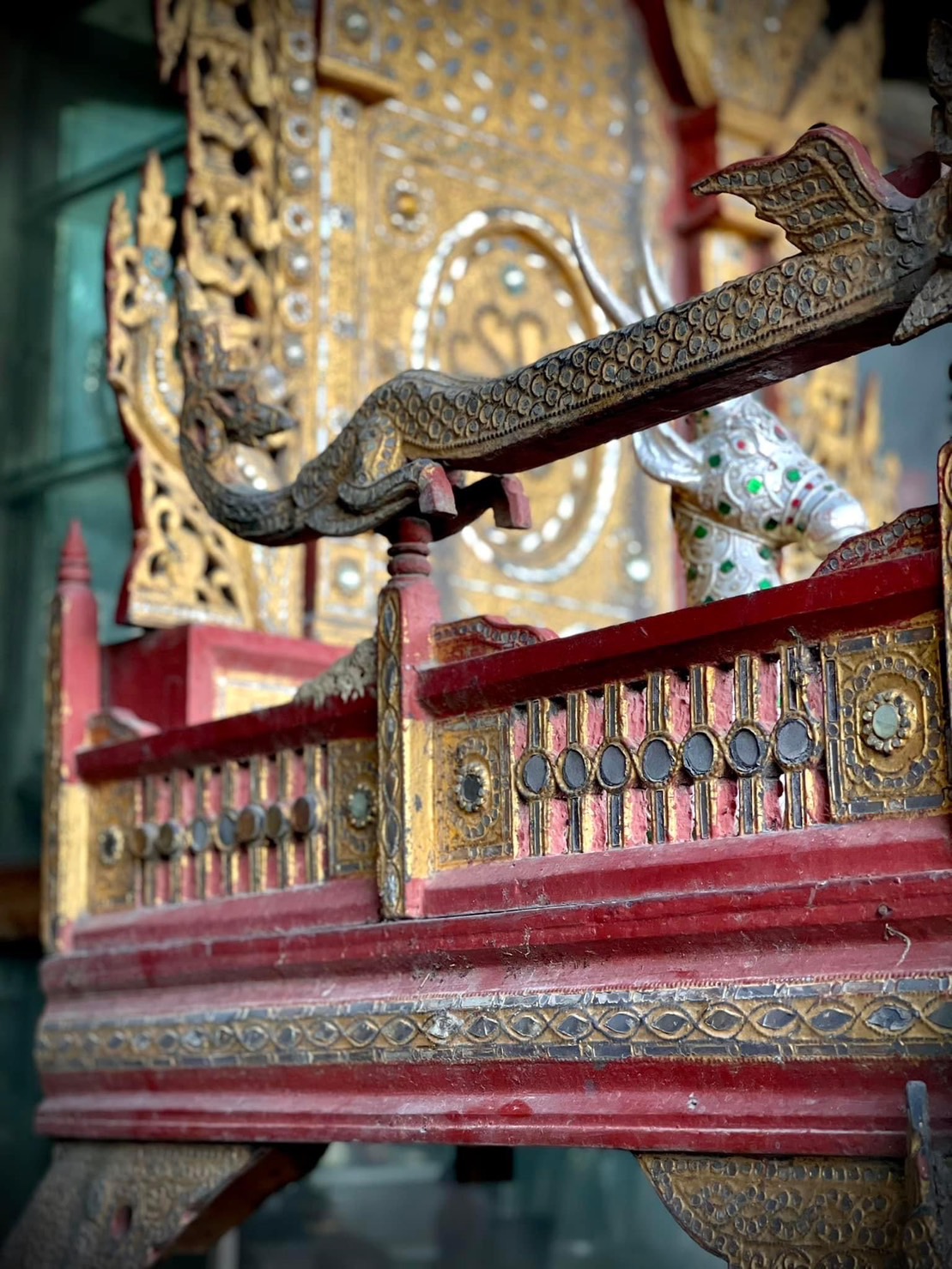 ธรรมมาสโบราณ ธรรมมาสพม่าแกะสลัก ประดับกระจกปิดทองแบบโบราณ