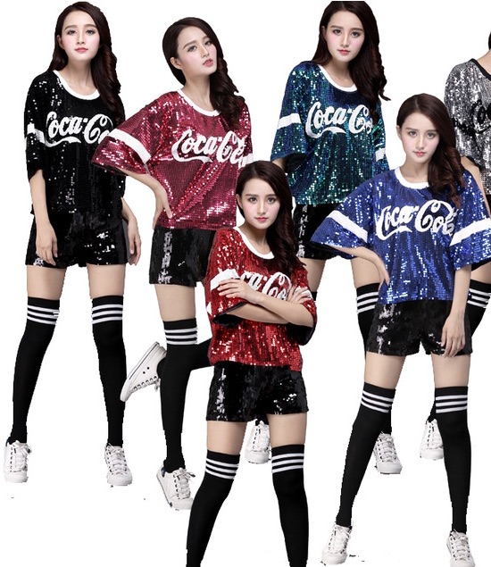 KOREA ITEM COCA COLA TOP สินค้าพร้อมส่งจร้า ห้ามพลาดเลยน่ะค่ะสาวๆ สำหรับเสื้อรุ่นนี้ แม่ค้าช๊อปปชอบ เสื้อวิ๊ง Coca Cola งานปักแน่นๆ ปราณีตสุดเลยจร้า แมทซ์กับ อะไรก็เริสคร้า แม่ค้าการันตรีเลยยย เหมาะกับสาวๆทุกไซค์เลย น่ะค่ะ
