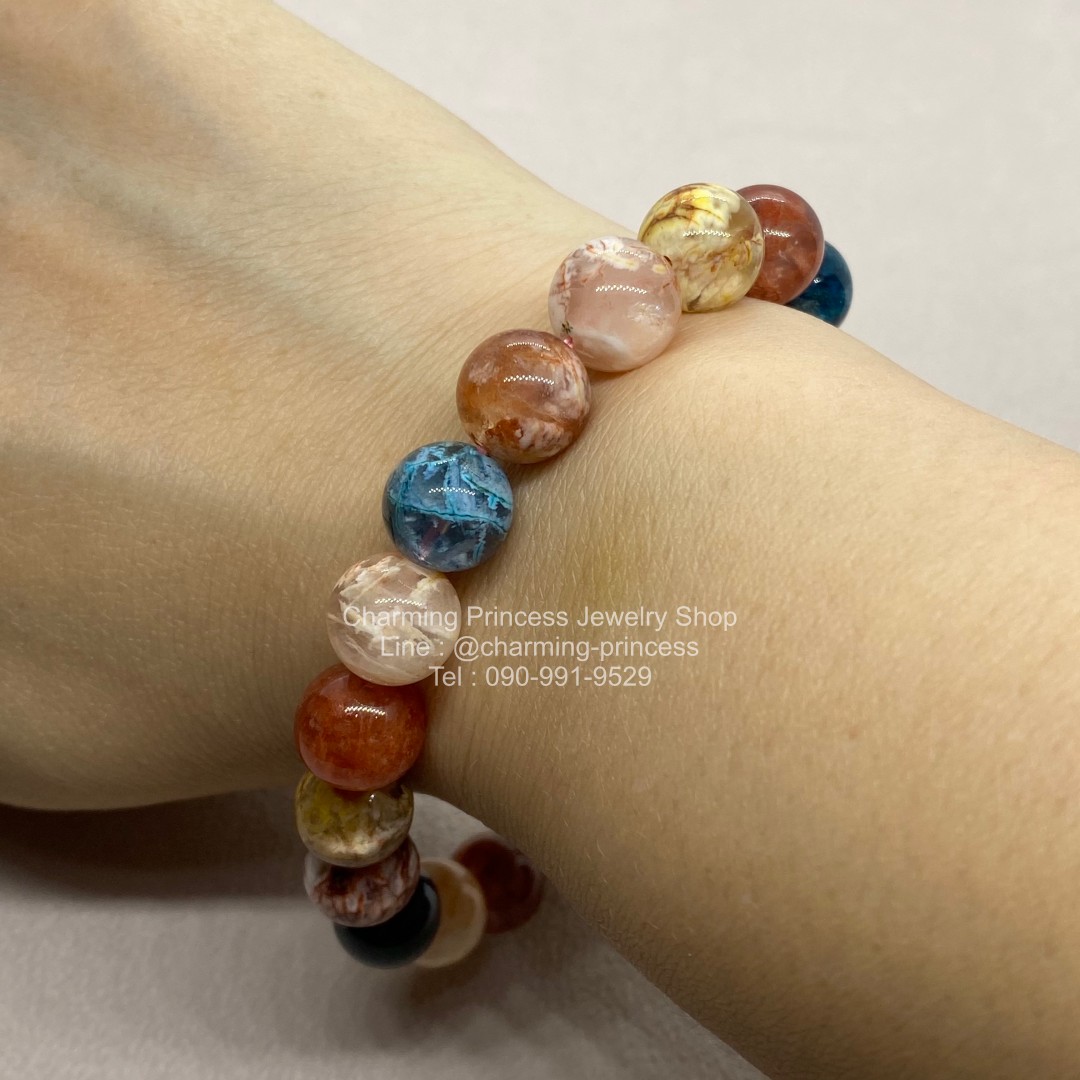 Sericite เซริไซต์ 10 มม เป็นตัวแทนทรัพย์สินและความร่ำรวย หินมงคลที่ช่วยดึงดูด เจริญก้าวหน้า รวมถึงทรัพย์สินเงินทองมาสู่ผู้ครอบครอง ช่วยนำพาชัยชนะและความสำเร็จในด้านสุขภาพ ช่วยทำให้ผ่อนคลายหายเครียดจากเรื่องต่างๆที่แบกเอาไว้อยู่ให้เบาลงและหายไป ทำให้ผู้ท ส