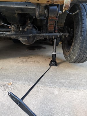 CARE08 แม่แรงมือหมุน 2 ตัน สะดวก ปลอดภัย ทนทาน สำหรับ รถเก๋ง รถกระบะ