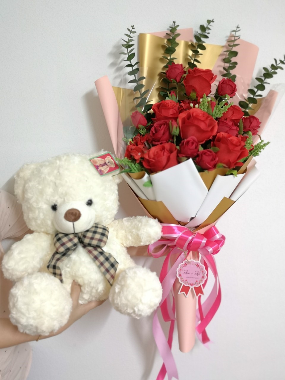 ช่อดอกกุหลาบแดง ทรงสูง (ดอกไม้ประดิษฐ์)