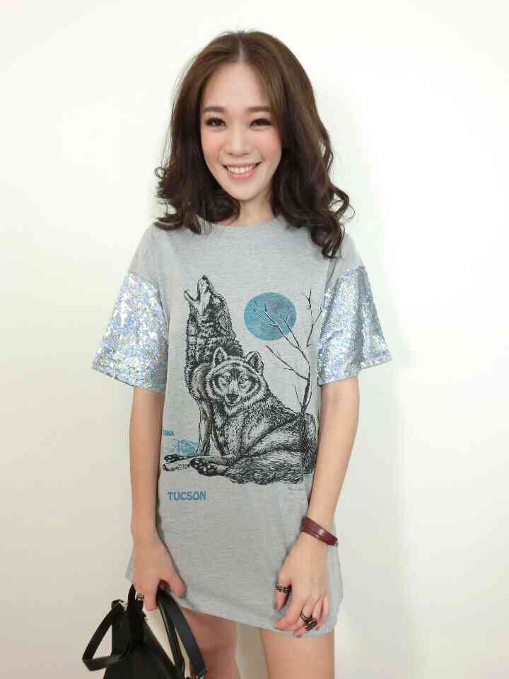 เดรสผ้ายืด/ หรือเสื้อตัวยาว สกีนลาย แขนปักเลื่อมวิ้งค่ะ