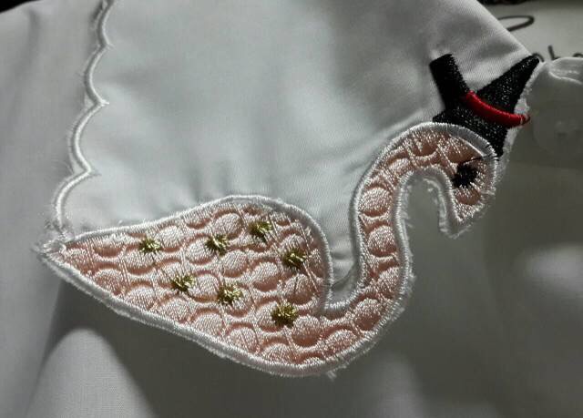 เดรสเชิ๊ตคอปกเสื้อปักลายน้องหงษ์