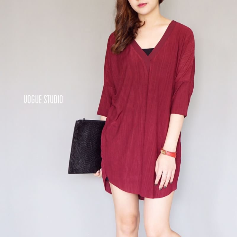 เดรสอัดพลีทถี่ คอวี ทรงไหล่ตก หน้าสั้นหลังยาว ใช้ผ้าอัดพลีทอย่างดี เนื้อนิ่ม ใส่สบาย มาพร้อมเสื้อซับในแยกชิ้น ทรงสวย ดูแพง ชุดเดียวอยู่คะ