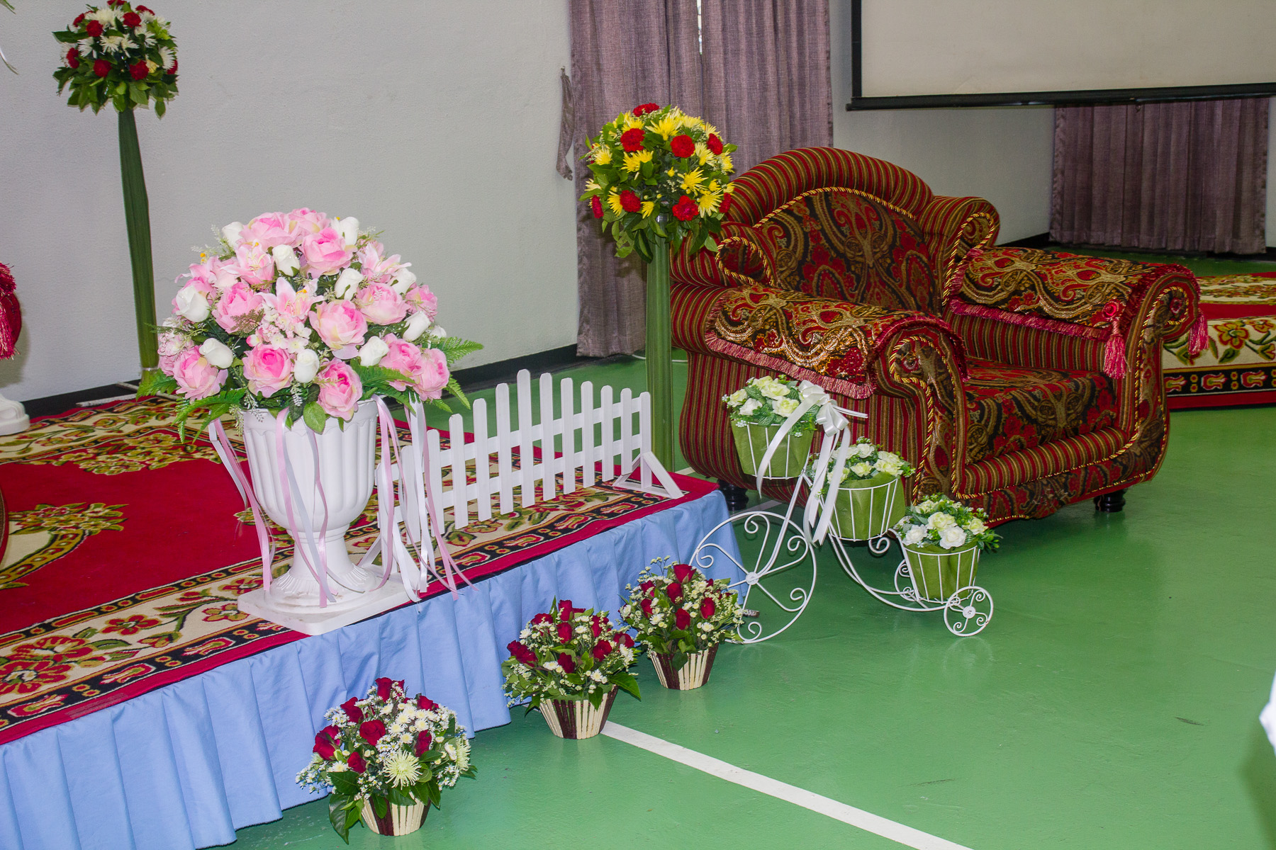ซุ้มถ่ายรูป ตกแต่งเวที ธีมงานชมพู สดใส