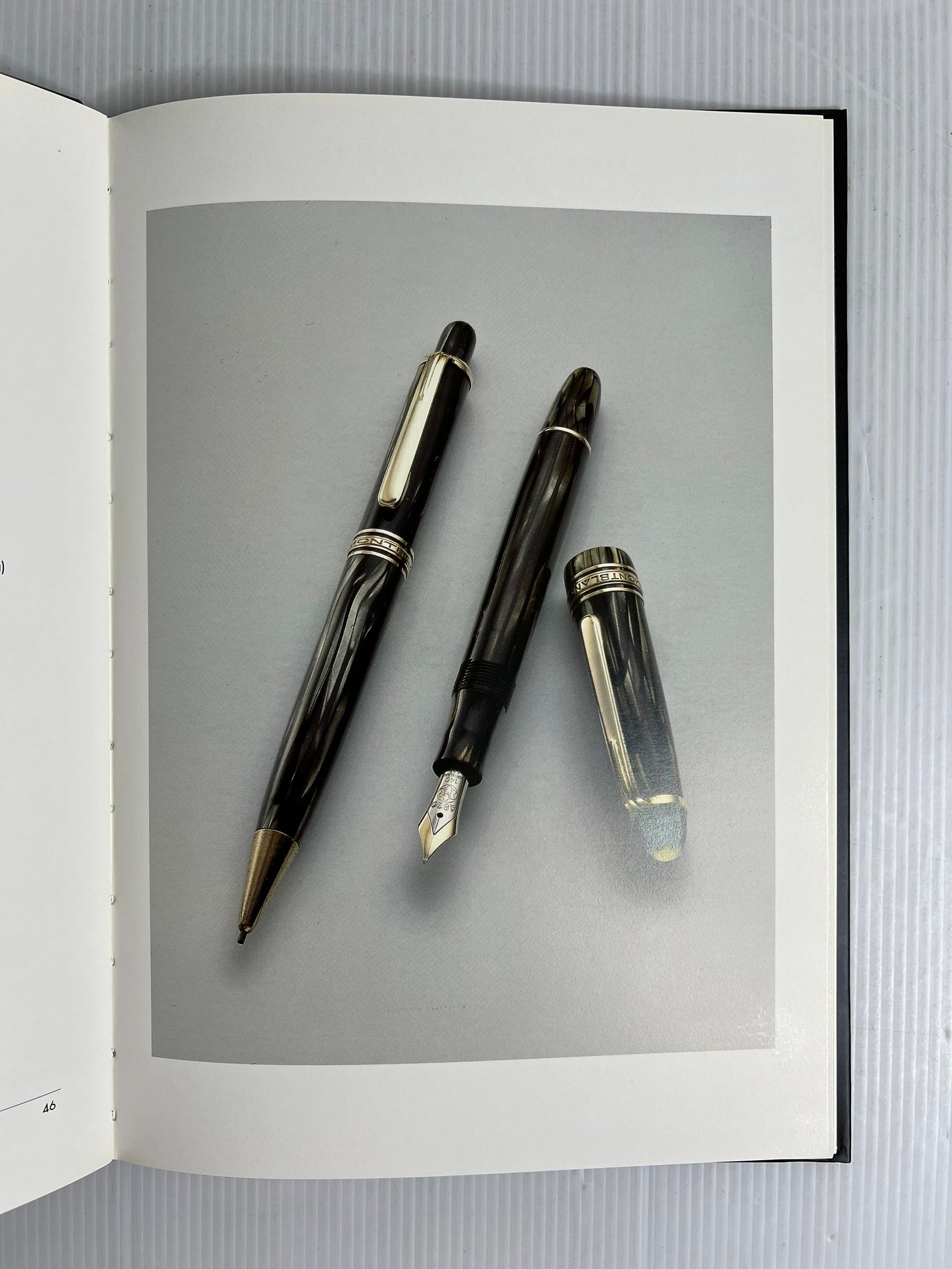 The Legendary pens of Montblanc Mont Blanc 06.04.1995 90-99% Hardcover