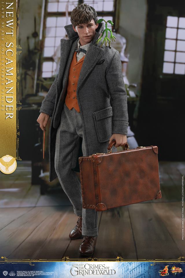 Hot Toys MMS512B FANTASTIC BEASTS: THE CRIMES OF GRINDELWALD - NEWT SCAMANDER (SE)