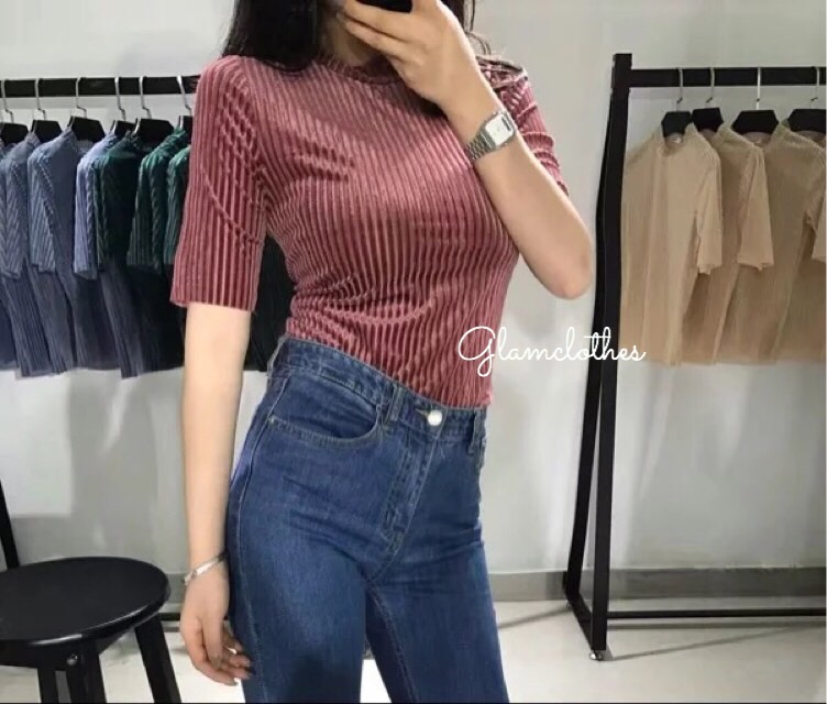 New!! velvet pleated เสื้อคอกลมเนื้อผ้ากำมะหยี่สลับซีทรูบาง ตัวนี้น่ารักค่ะ ใส่สวย คอเต่านิดๆ แต่ไม่ร้อน เพราะเนื้อไม่หนา ใส่สบายมากค่ะ