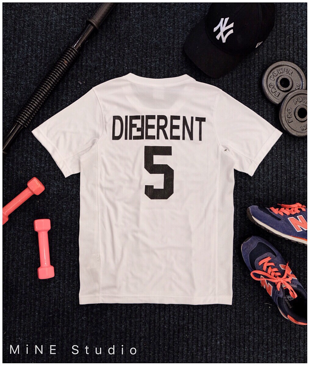 เสื้อยืด งานเนื้อผ้าSport Brandงานผสมผสานงานปักและงานสกรีนสวยเนี้ยบ ใส่เที่ยวหรือเล่นกีฬา ออกกำลังกาย ฟิตเนทก็ดูสวย เทห์มั๊กๆ^^ มั่นใจในคุณภาพของงาน ได้แน่นอนค่ะ คุณภาพครบครัน สวยเป๊ะตั้งแต่เนื้อผ้าที่เหมือนแบบออรินัล พร้อมทั้งลวดลายที่สกรีนและงานปักกันเล